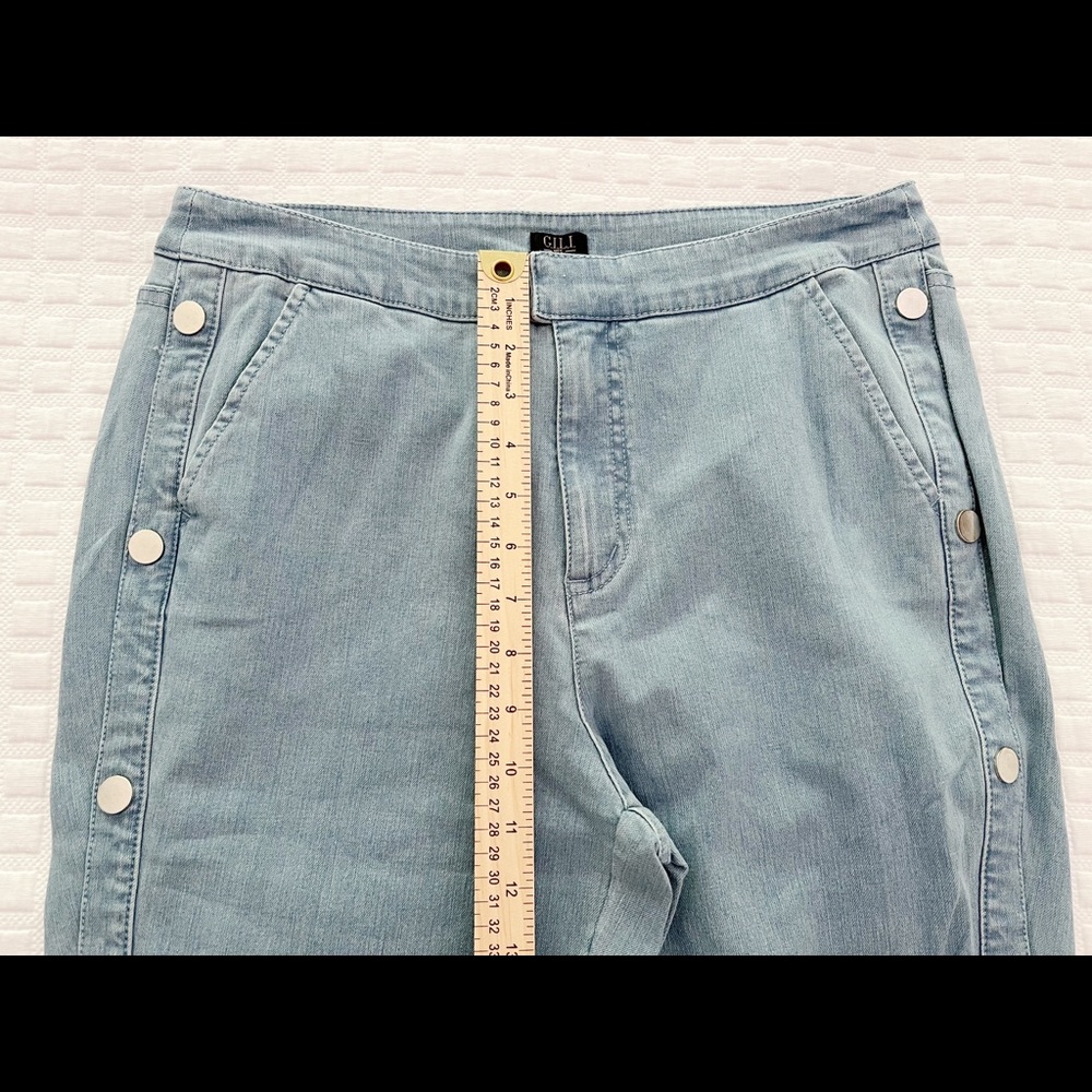A350330 G.I.L.I. Dual Stretch Side Button Flare Jeans LIGHT WASH Size 10 Boho - Picture 3 of 9